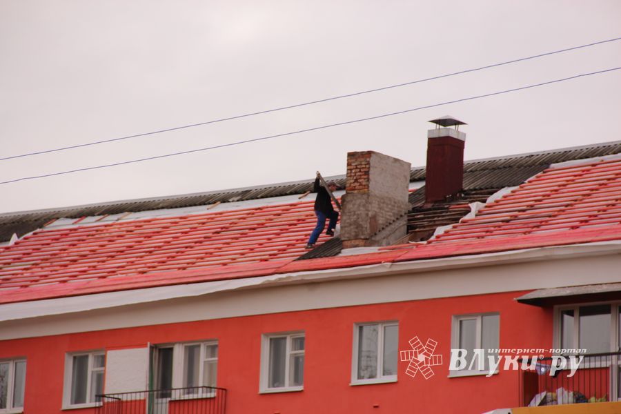 В Великих Луках доделывают капитальные ремонты домов (ФОТО)
