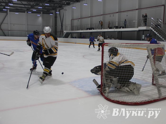 Великолукские хоккеисты одержали победу на домашнем льду (ФОТО)