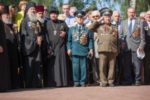 Турчак зажег партизанский костер и спел «Катюшу» вместе с ветеранами (фото)
