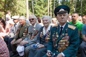 Турчак зажег партизанский костер и спел «Катюшу» вместе с ветеранами (фото)