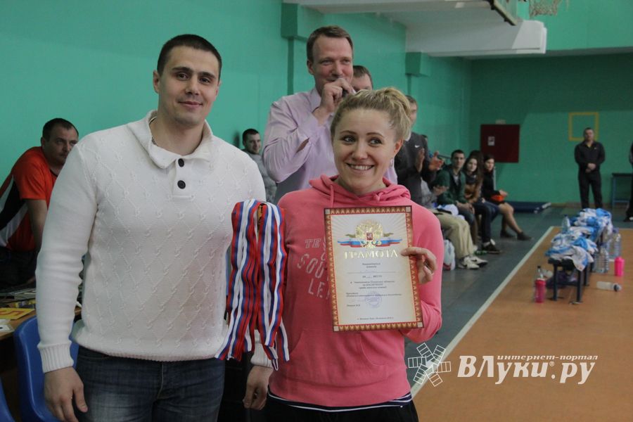 В Великих Луках прошел чемпионат по баскетболу