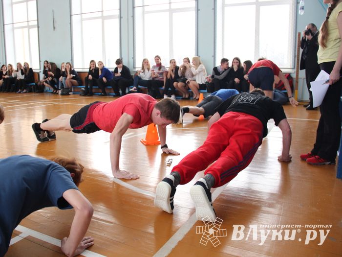 Конкурс «А ну-ка, парни!» прошёл в великолукской гимназии (фото)