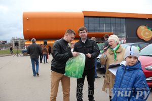 В Великих Луках прошла автомобильная ярмарка