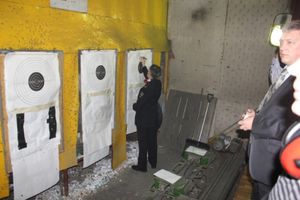 В УМВД России по Псковской области прошли соревнования по стрельбе из табельного оружия (фото)