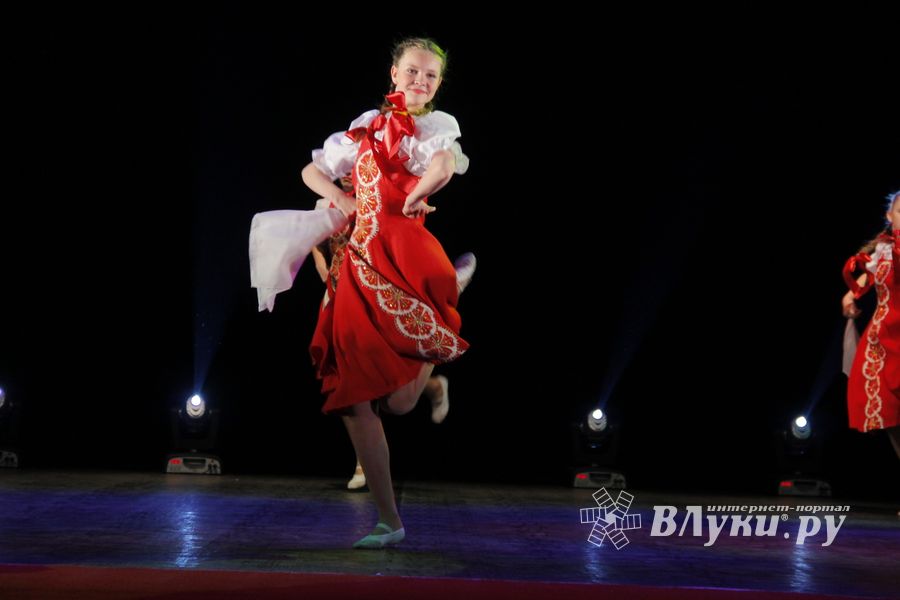 Великие Луки встретили День танца (ФОТО)