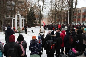 Великолучане почтили память героев-десантников