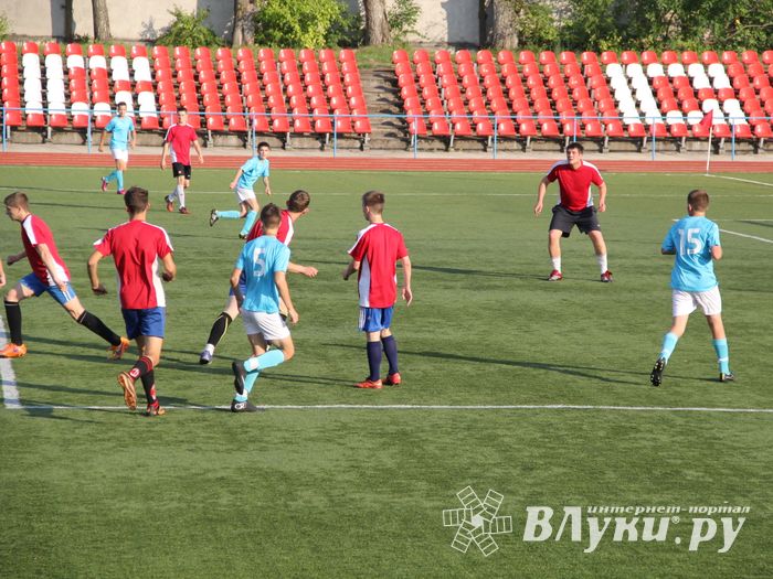 В минувшие выходные великолучане сыграли в футбол (фото)