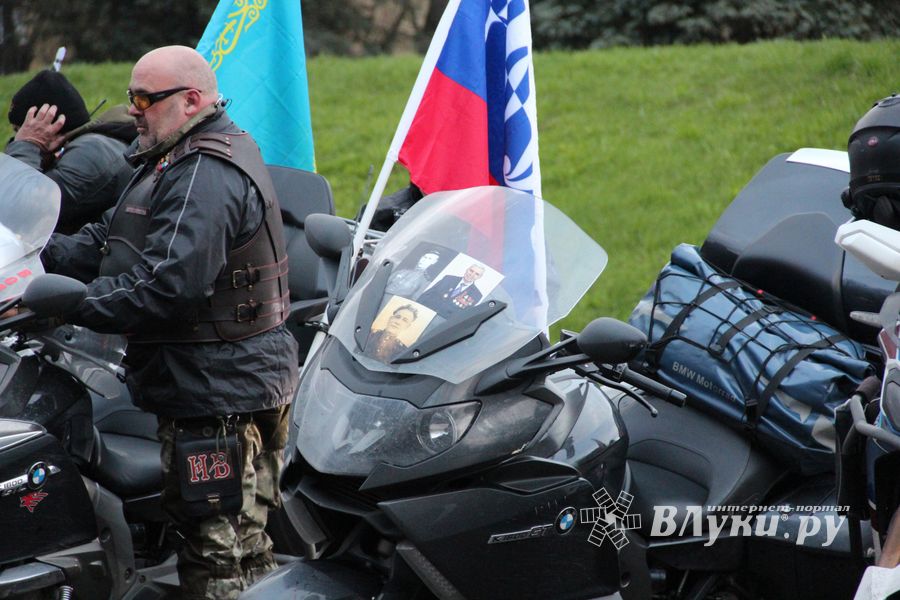 Великие Луки посетили участники мотомарша «Дороги Победы 2021 — дорога домой!» (ФОТО)