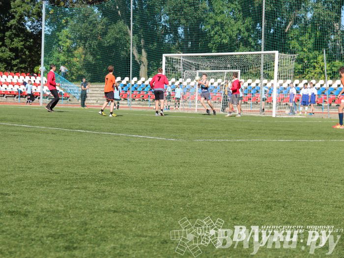 В Великих Луках стартовал открытый турнир по футболу
