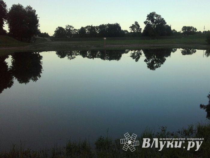 В Великолукской крепости пруд вышел из берегов (ФОТО)