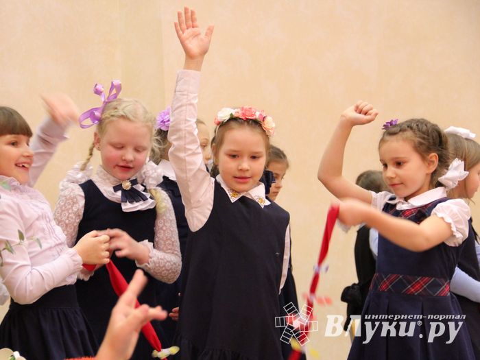 В школе №13 прошёл конкурс «А ну-ка, девочки!» (ФОТО)