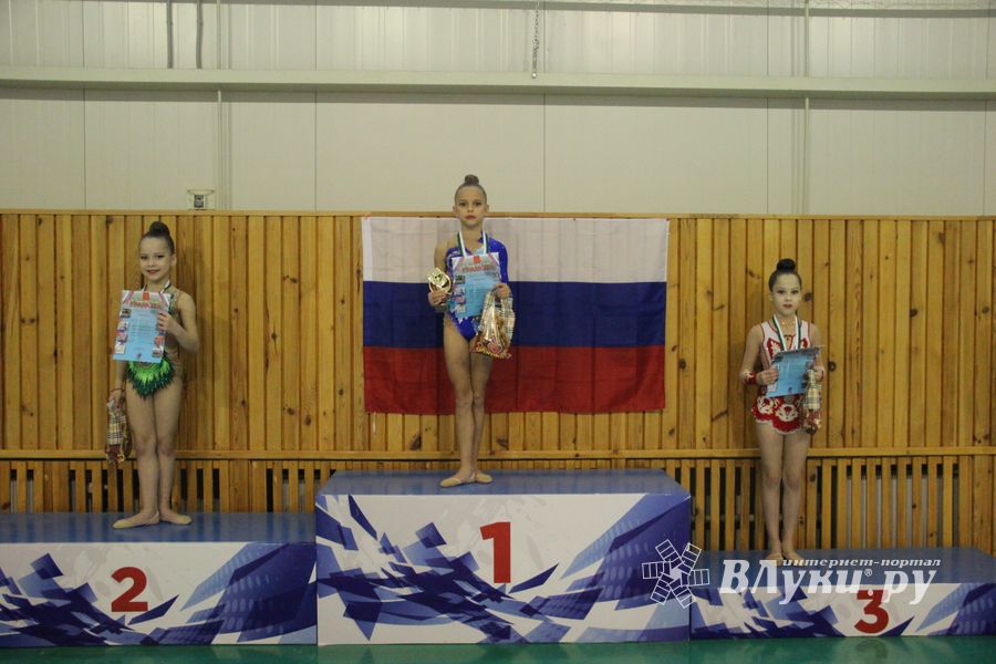 В Великих Луках прошли соревнования по художественной гимнастике (ФОТО)