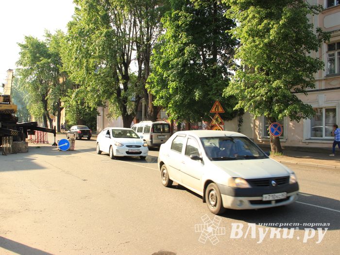На ул. К. Либкнехта замена труб тепловых сетей (ФОТО)