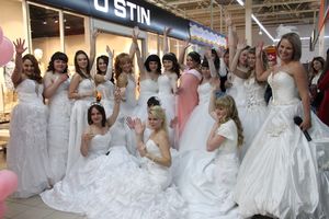 В Великих Луках бегали невесты (ФОТО)