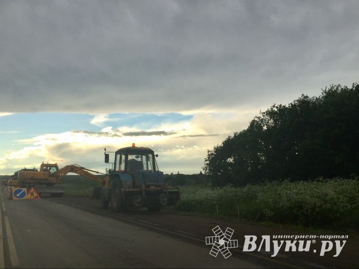 Пробка на трассе М9 на выезде из Великих Лук (ФОТО)