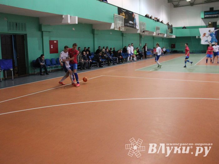 В Великих Луках продолжается Первенство города по мини-футболу (фото)