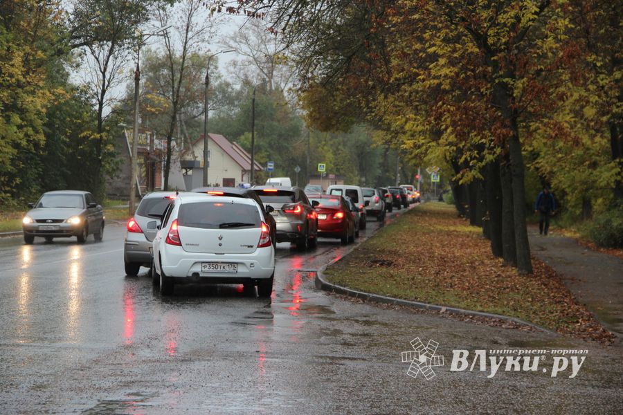 На проспекте Гагарина – огромная пробка (ФОТО)