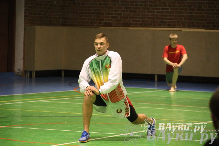 В Великих Луках прошел мастер-класс по кикбоксингу (фото)