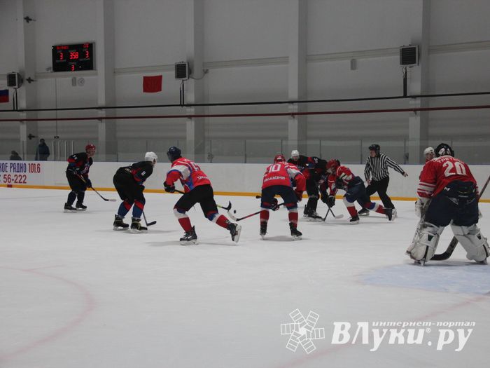 Памятный турнир по хоккею прошел в великолукском «Айсберге» (ФОТО)