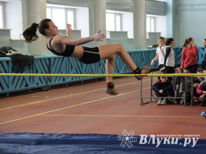 В Великих Луках выявляют лучших легкоатлетов (ФОТО)