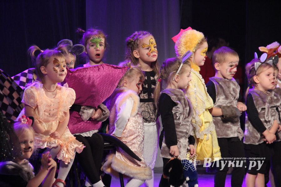 Юные артисты ГДК им. Ленина отметили «Мамин день» (ФОТО)