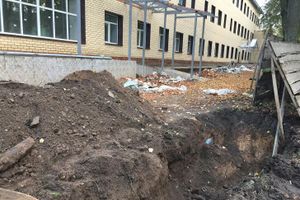 В Великих Луках в районе больничного городка ограничено движение (фото)