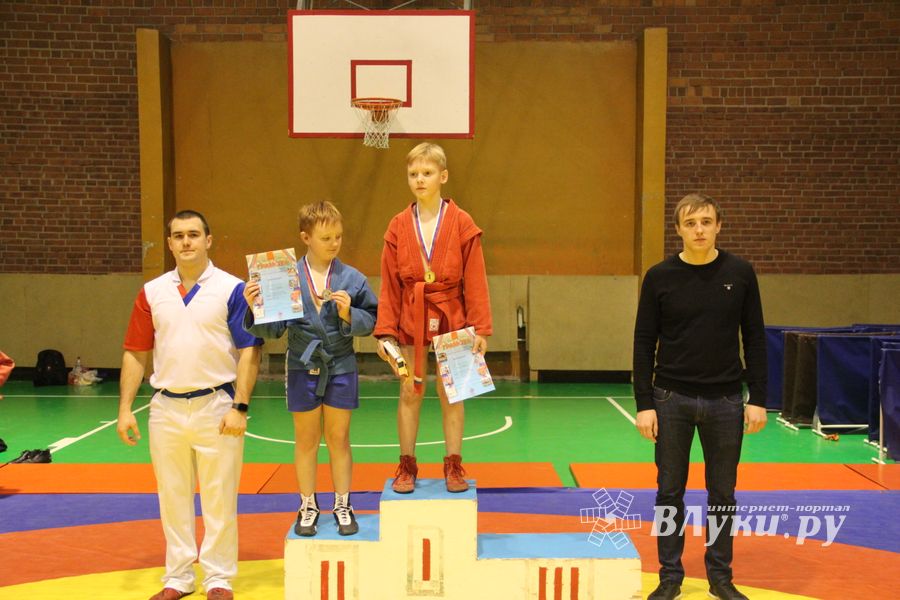 Великолукские самбисты завоевали 11 золотых наград (ФОТО)