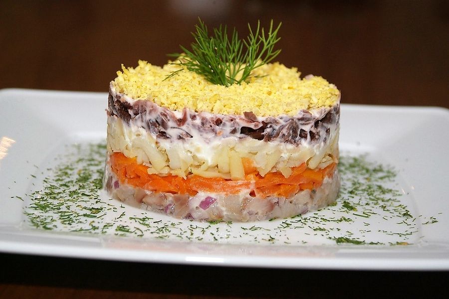 8 марта прекрасных дам приглашают в «Гости»  (ФОТО)