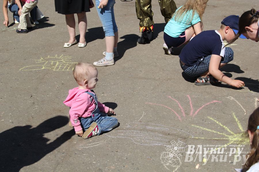 День защиты детей отпраздновали В Великих Луках (фото)
