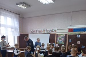 Учеников начальных классов Лычёвской школы посвятили в пешеходы (ФОТО)