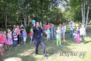 ​В Великих Луках сказочный «Праздник мороженого» подарил радость детям