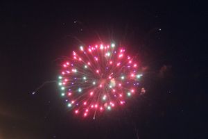 Праздничный салют в честь Дня Победы был дан в Великих Луках (ФОТО)