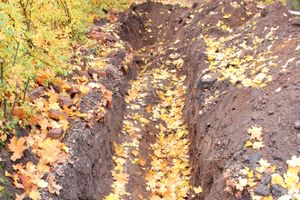 На ул. Тимирязева в Великих Луках идёт устранение «пробоя» (ФОТО)
