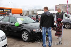 В Великих Луках прошла автомобильная ярмарка