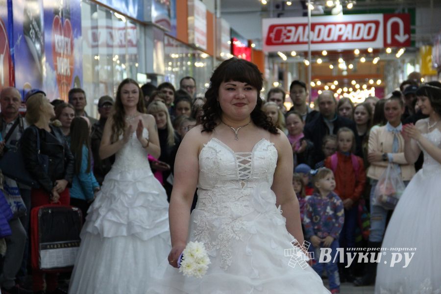 В Великих Луках бегали невесты (ФОТО)