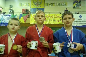 ​Великолукские самбисты привезли «серебро» и две «бронзы» (ФОТО)