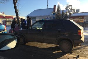 В Великих Луках столкнулись 3 автомобиля (ФОТО)