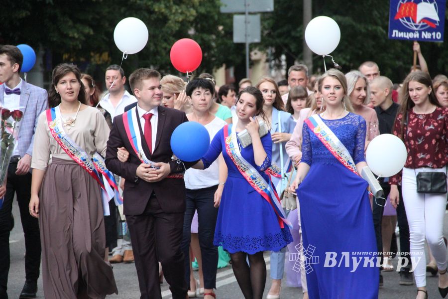 Великолукской «Бригантине» пришлось поплавать под дождём (ФОТО)