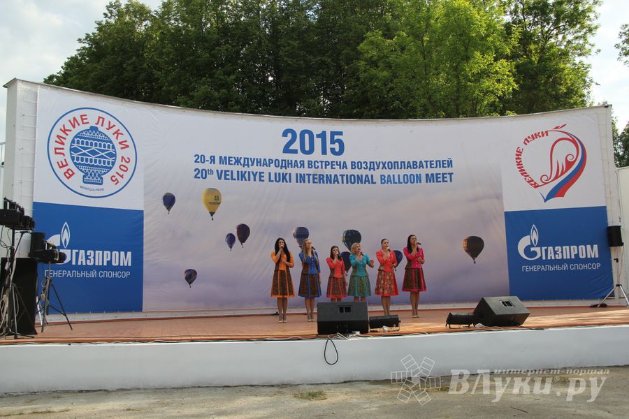 В Великих Луках открылась Международная юбилейная встреча воздухоплавателей (фото)