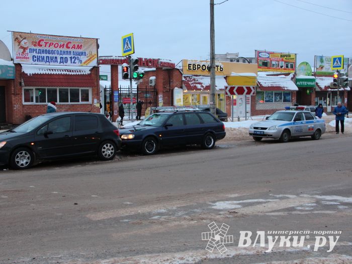 На перекрестке Октябрьский — Гагарина произошло ДТП (фото)