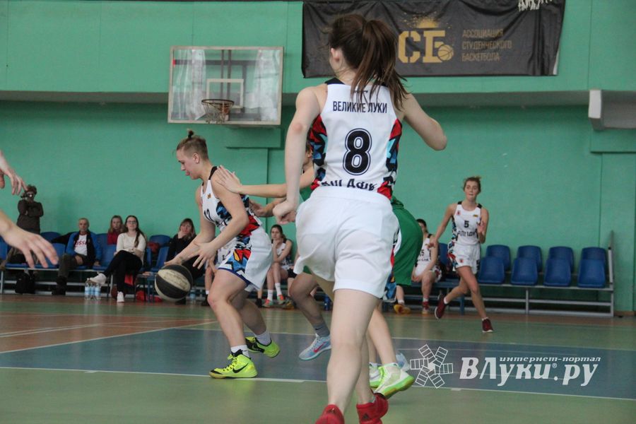 В Великих Луках прошли игры АСБ высшего дивизиона «Северо-Запад» среди женских команд (ФОТО)