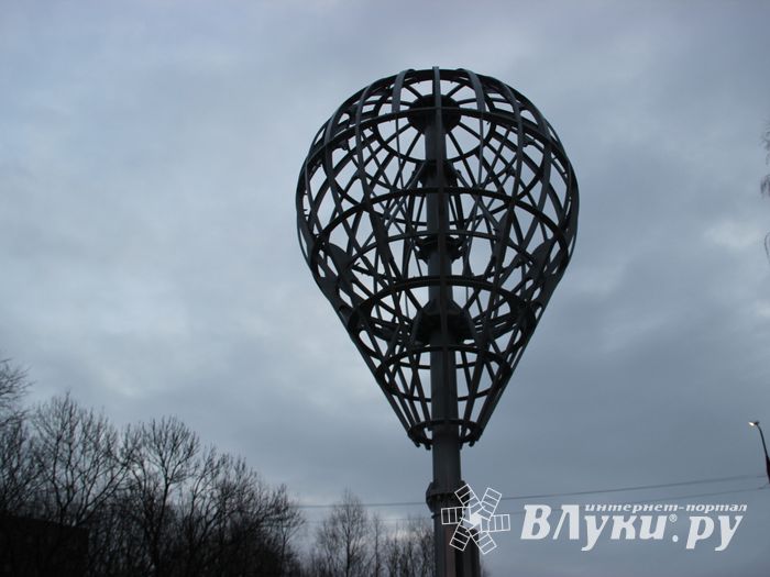 Площадку у будущего знака воздухоплаванию облагораживают (ФОТО)