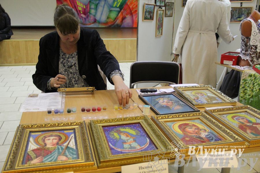 Выставка-ярмарка  «Волшебный сундучок»