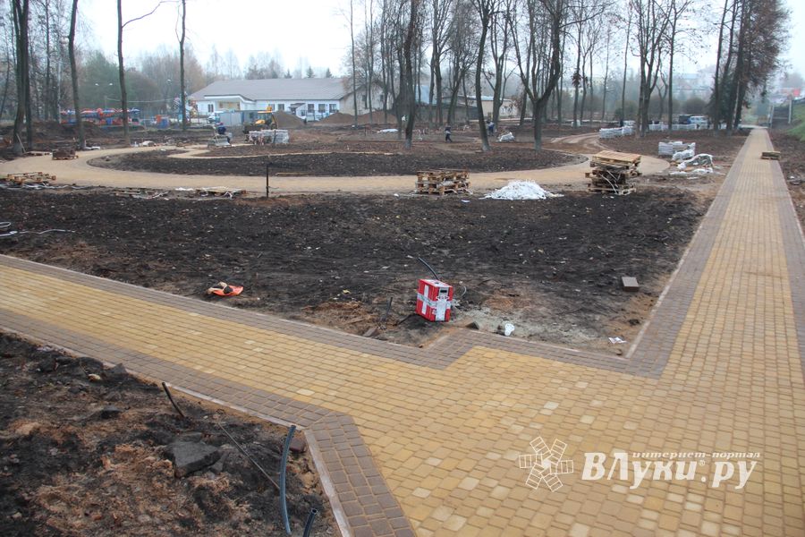 Великолукский парк стремительно преображается (ФОТО)
