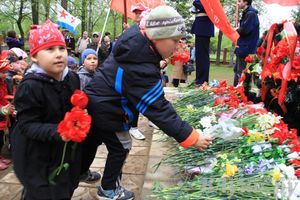 В Великих Луках почтили память погибших в Великой Отечественной войне