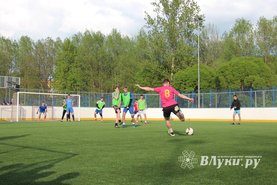 В Великих Луках прошёл Чемпионат по дворовому футболу (ФОТО)