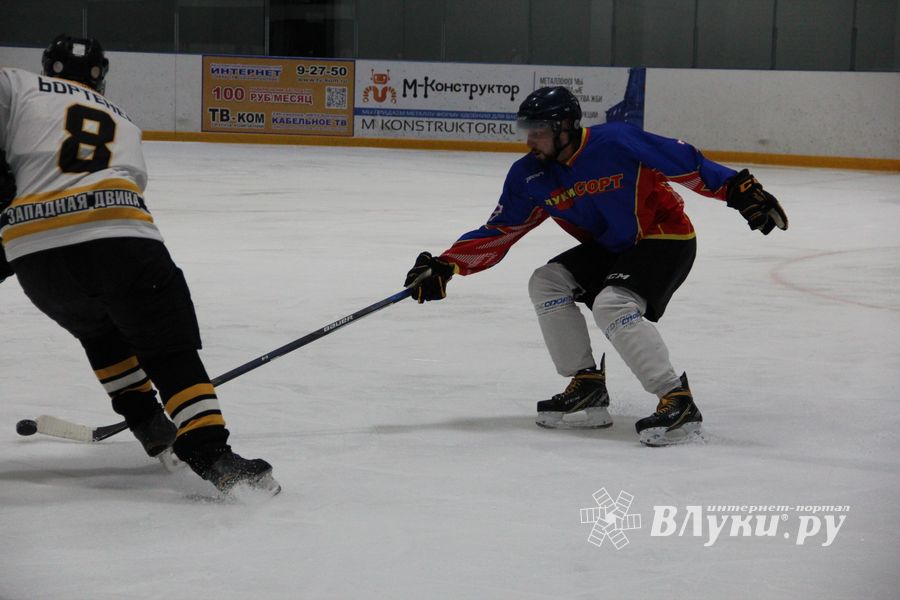 Великолукские хоккеисты одержали победу на домашнем льду (ФОТО)