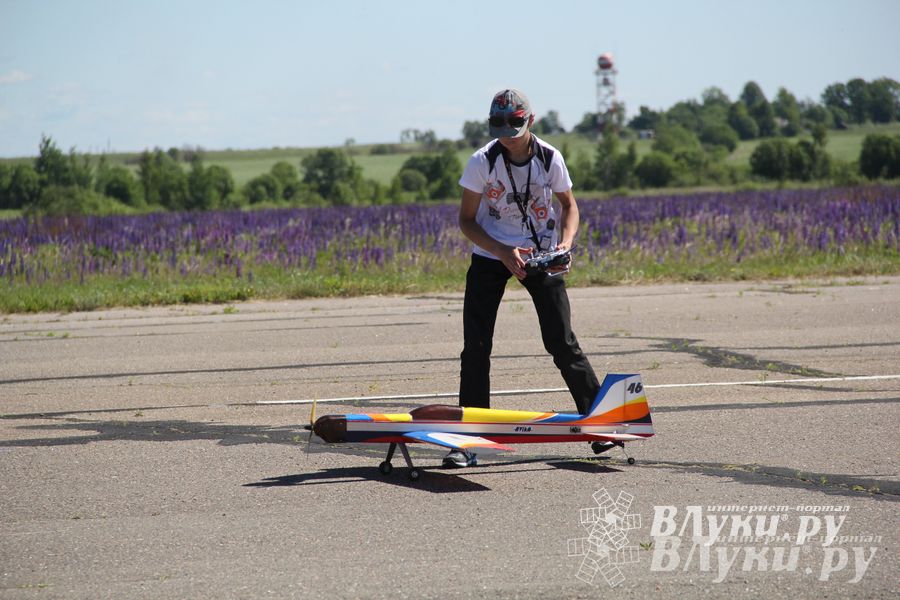 В Великих Луках прошел Фестиваль авиамодельного спорта (фото)