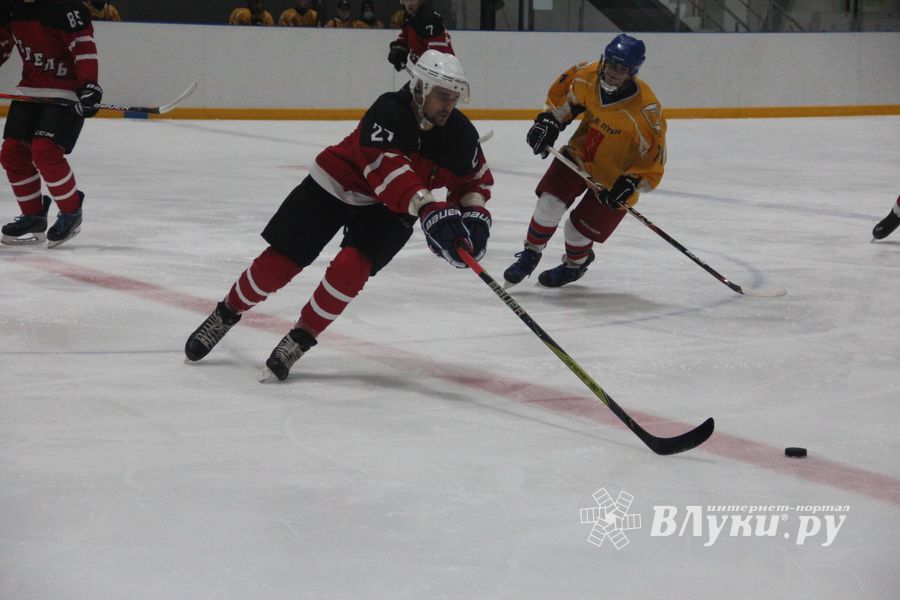 Хоккейные матчи чемпионатов города Великие Луки и Псковской области по хоккею прошли в СОК «Айсберг» (ФОТО)
