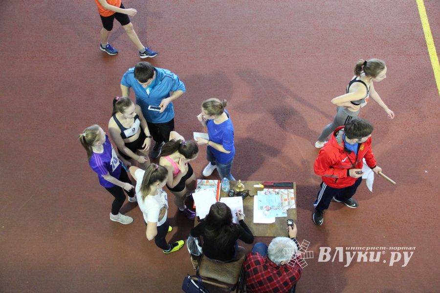 В Великих Луках легкоатлеты закрывают зимний сезон (ФОТО)